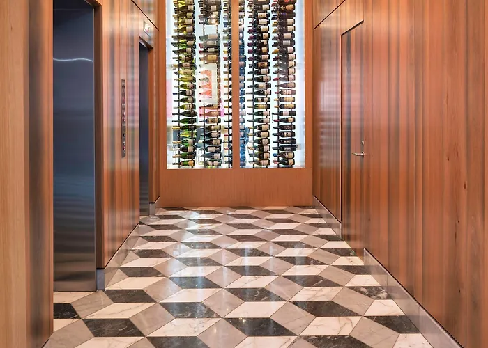 Le Meridien Columbus, The Joseph